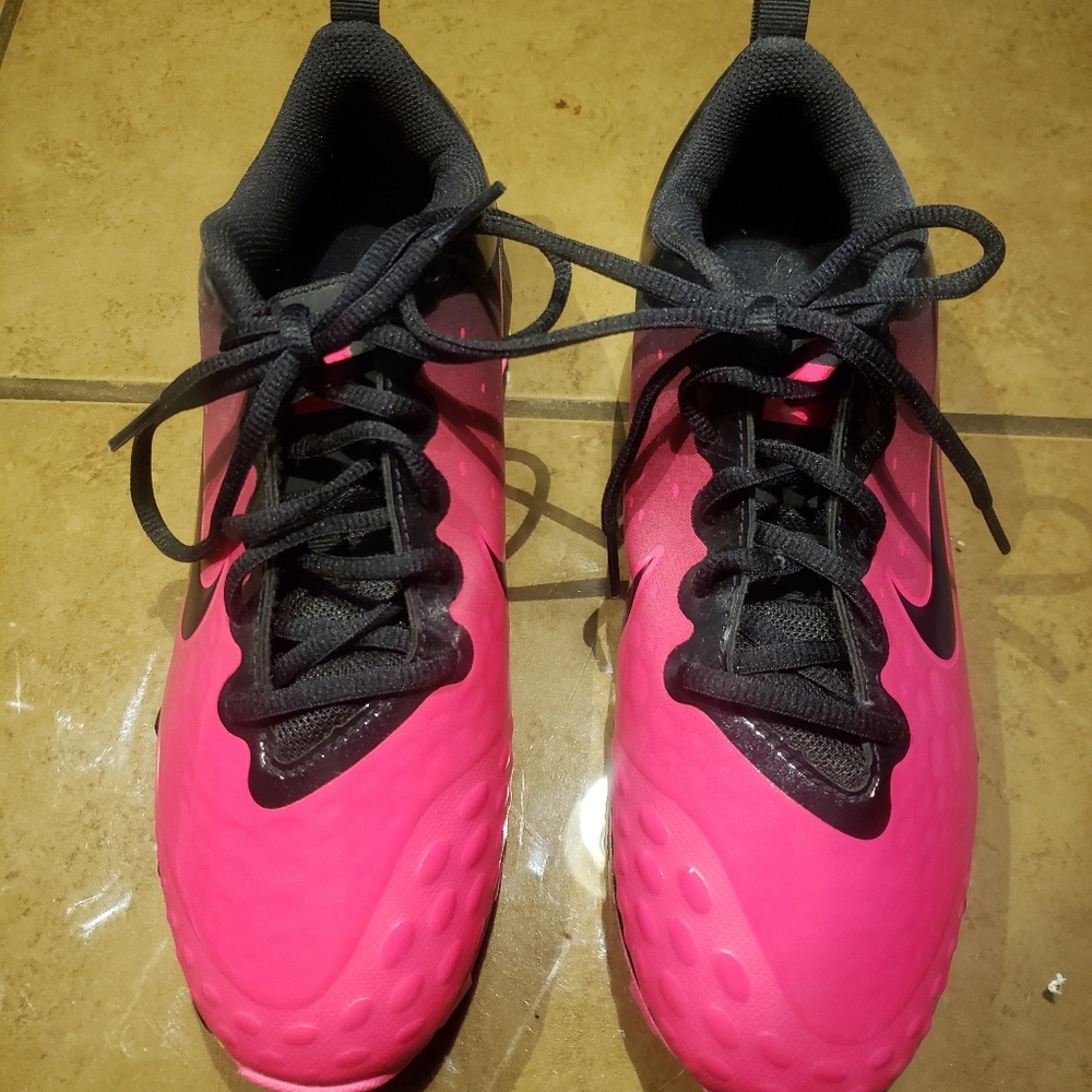 NWOT NIKE Softball Cleats